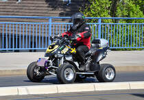 Quad auf der Kennedybr�cke in Bonn-Beuel - 08.04.2011