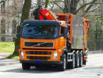 Volvo FM M�llwagen unterwegs in der Stadt Winterthur am 01.04.2011