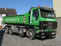 SCANIA-Kipper am 15.April 2011 im Stadtgebiet von Bergen/R�gen.