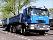 18.04.2011: ...der robuste Arbeitsauftrag hat Spuren hinterlassen. Iveco-Trakker mit 450 PS Motor , hier als Tandem H�ngerzug..