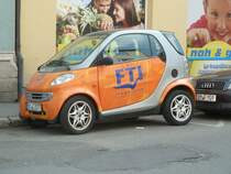 Smart von  FTI-Touristik  steht in Meiningen, April 2011