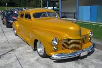 Ein Custom Car auf Cadillac Basis wartet auf auf seinen Auftritt im Festzelt auf der US-Car-Show in Grefrath im August 2010.