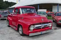 Ein Ford F-100 der zweiten Baureihe, gebaut um ca. 1955, auf der US-Car-Show in Grefrath im August 2010.
