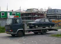 DAF 1600 und eine Renault 12. Leiden Niederlande 13-06-2010.