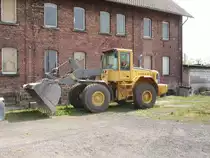 Ein Volvo Radlader am 24.04.11 in Hanau 