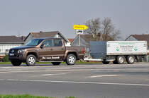 VW Amarok mit Doppelachshnger bei Mggenhausen (SU-Kreis) 29.03.2011