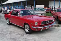 Ein Ford Mustang der ersten Generation, gebaut 1966, auf der US-Car-Show in Grefrath im August 2010.