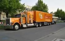Amerikansischer LKW mit Bierwerbung in Hannover/Watetloo am 23.04.2011.