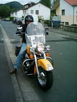 Aufsitzen und genieen heit das Motto! Nicht die Geschwindigkeit zhlt,sondern das Gefhl frei zu sein und das Blubbern des Motores macht das  Cruisen  zum Genu.Wenn blo das Wetter immer mitmachen wrde!