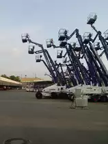 Ein Arbeitsb�hnen Ballet am 26.04.11 in Neu-Isenburg durch den Zaun fotografiert 