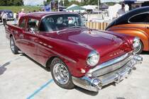 Ein Buick Special, gebaut um 1957, dreht eine Runde auf der US-Car-Show in Grefrath im August 2010.