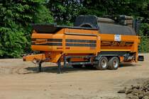 Doppstadt SM518, Trommelsiebmaschine fr unterschiedlichste Materialien, die 1965 gegrndete Firma in Velbert ist Spezialist fr solche Maschinen, April 2011