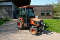 Kubota B2710, die Kleintraktoren des japanischen Herstellers haben in der B-Serie Dieselmotoren von 18-32PS, April 2011