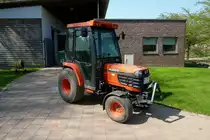 Kubota B2710, die Kleintraktoren des japanischen Herstellers haben in der B-Serie Dieselmotoren von 18-32PS, April 2011