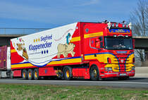 Scania R 580 V8  S. Klappenecker  mit knalliger Lackierung, A61 bei Miel 21.03.2011