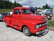 Ein Ford F-1 der ersten Baureihe, gebaut 1951/52, auf der US-Car-Show in Grefrath im August 2010.