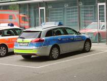 Ein Opel Insignia der Polizei Frankfurt am Main am 27.04.11