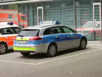 Ein Opel Insignia der Polizei Frankfurt am Main am 27.04.11