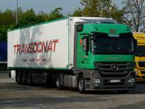 Mercedes Actros MP3 1846 mit Khlauflieger von Transdonat aus Spanien auf der Rastanlage Frankenhhe an der A6 Heilbronn-Nrnberg, 24.04.2011