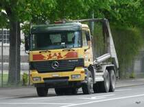 Ein Mercedes Actros unterwegs in der Stadt Bern am 14.04.2011