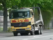 Ein Mercedes Actros unterwegs in der Stadt Bern am 14.04.2011