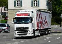 Ein Volvo Sattelschlepper unterwegs in Ittigen bei Bern am 14.04.2011