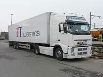 Ein Volvo FH 440 Sattelschlepper in Kerzers/FR am 29.01.2011