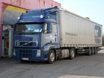 Ein sterreichischer VOLVO-LKW in Bergen/Rgen am 13.04.2008.