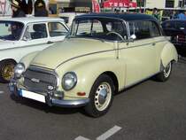 Auto Union 1000 S deLuxe. 1962 - 1963. Der 1000 S deLuxe war das gleiche Auto wie der DKW 3=6, jedoch wurde der 3-Zylinderzweitaktreihenmotor auf 980 cm aufgebohrt, was 10 PS Mehrleistung erbrachte. Der Kaufpreis betrug DM 7.125,00. Saisonerffnung am Dsseldorfer Meilenwerk 10.04.2011.