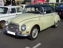 Auto Union 1000 S deLuxe. 1962 - 1963. Der 1000 S deLuxe war das gleiche Auto wie der DKW 3=6, jedoch wurde der 3-Zylinderzweitaktreihenmotor auf 980 cm� aufgebohrt, was 10 PS Mehrleistung erbrachte. Der Kaufpreis betrug DM 7.125,00. Saisoner�ffnung am D�sseldorfer Meilenwerk 10.04.2011.