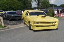 Ein Plymouth  Fury Sport Suburban  Station Wagon der vierten Generation, gebaut 1970, auf dem Auengelnde der US-Car-Show in Grefrath im August 2010.