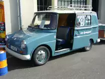 VW Typ 147  Fridolin . 1965 - 1974. Dieses Modell war eine Co-produktion des Posttechnischen Zentralamtes, der Westfalia Werke und der VW AG. Eingesetzt wurde der Kleinlieferwagen haupts�chlich bei der Deutschen Post. Aber auch die schweizerische Post, Lesezirkel und Privatfirmen nutzten dieses praktische Auto. Das Fahrgestell basierte auf dem K�fer Cabriolet und im Heck verrichtete der zuverl�ssige 1.192 cm� Boxer mit 34 PS seinen Dienst. Es wurden 6.125  Fridolin´s  gebaut. Das abgelichtete Fahrzeug  wurde vom Essener VW-H�ndler Sprungmann, im Stil eines Servicefahrzeuges wieder aufgebaut. D�sseldorfer Meilenwerk am 10.04.2011.