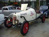 Durant 4-40 Roadster von 1929. Die Durant Motors wurde 1920 vom ehemaligen GM-Manager William C. Durant in Lansing/Michigan gegrndet. Bereits 1931 schlo das Werk schon wieder seine Pforten. Der hier abgelichtete Sport Roadster war mit einem 4-Zylinderreihenmotor 36 PS leistet, motorisiert. Dsseldorfer Meilenwerk 10.04.2011.
