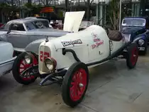 Durant 4-40 Roadster von 1929. Die Durant Motors wurde 1920 vom ehemaligen GM-Manager William C. Durant in Lansing/Michigan gegr�ndet. Bereits 1931 schlo� das Werk schon wieder seine Pforten. Der hier abgelichtete Sport Roadster war mit einem 4-Zylinderreihenmotor 36 PS leistet, motorisiert. D�sseldorfer Meilenwerk 10.04.2011.