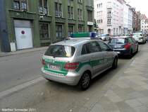 Ein PKW von Mercedes der Saarbrcker Polizei in der Karcherstrae. Das Foto habe ich am 28.04.2011 gemacht.