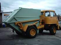 Der Tramp 60-2 mit einem geschlossenen Container fr Holzsgespne .