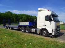 Schwerer Junge

Volvo F16 Schwertransporter. Ein Fahrzeug fr Spezialisten. Gesehen Mai
2011 im Industriegebiet Kerpen von Alteisenjo