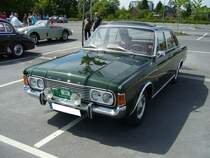 Ford Taunus P7b 20M. 1968 - 1971. Hier wurde ein 20m XL mit dem 2300S Motor abgelichtet. Die Doppelscheinwerfer stammen allerdings vom 26M.  Der 2.293 cm V6-motor leistet 108 PS. Die Hchstgeschwindigkeit betrgt 170 km/h. Ratingen Classic 08.05.2011.