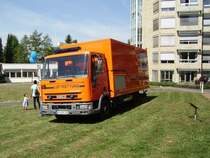 Ein IVECO 7,5 Tonner in Frankfurt am Main am 08.05.11 der Luftrettung des Bundesministerium des Inneren mit Flugsimulator im Aufbau 