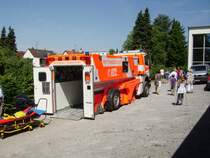 Ein Mercedes Benz Axor der Berufsfeuerwehr Frankfurt am Main am 08.05.11 mit Intensiv Transport Aufbau 