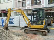 Komatsu Galeo des Tiefbauunternehmens  KROPP  steht auf einer Baustelle in Fulda, Mai 2011