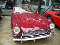 Triumph Italia 2000 Coupe. 1959 - 1962. Dieses Modell wurde von Giovanni Michelotti gezeichnet und basierte auf dem Triumph TR3. Produziert wurde der Wagen bei Ruffino in Napoli. Der Motor leistete 93 PS. Angeblich wurden 290 Autos diesen Typs gebaut. Der abgelichtete Wagen soll aus dem Privatbesitz der Familie Michelotti stammen. Dsseldorfer Meilenwerk 14.05.2011.