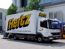 ATEGO 816 von Hertz im Mnchner Stadtgebiet;110513