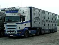 SCANIA V8 mit Auflieger zum Groviehtransport;110416
