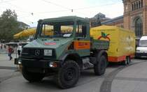 Mercedes Unimong, auf dem Wochenmarkt in Hannover/Hauptbahnhof, am 13.05.2011.