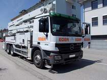 ACTROS 2636 mit Betonpumpenaufbau auf Baustellensuche;110506