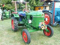 Deutz steht in Fulda-Edelzell anl. Oldtimerausstellung, Mai 2011
