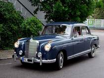 Mercedes 220S Limousine(W 180 II), Baujahr1958 aus dem Landkreis Passau erscheint bei einem Oldtimertreffen in sterreich;110515