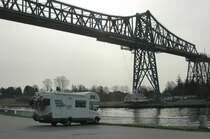 Ein Hymer ,,Starline 640 auf Mercedes-Sprinter Basis. Einsam am Nord-Ostsee-Kanal  unter der Hochbrcke bei Rendsburg gesehen am 11.04.2011. Dieser Fahrer hat viele Schiffe abgelichtet. 