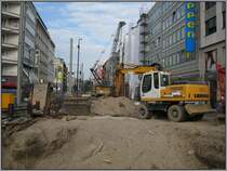 Dsseldorf, U-Bahn-Projekt Wehrhahnlinie, knftiger Haltepunkt Schadowstrae, 03.09.2010: Ein Liebherr-Bagger Typ 904 im Einsatz.